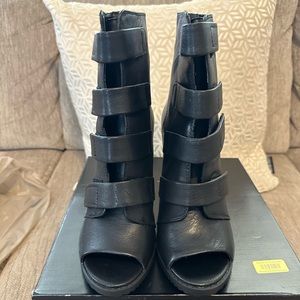 BRAND NEW BLACK DKNY PEEKTOE BOOTS - Veg Leather